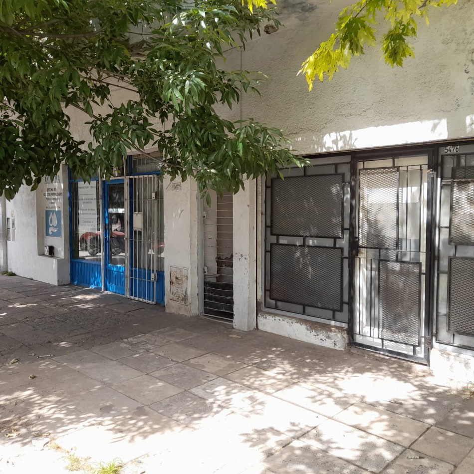 VENTA CASA 3 Amb. +  2  LOCALES al Frente. Z/ Bosque Alegre