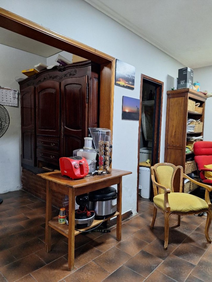 VENTA CASA 3 Amb +  DPTO. 2 Amb.     Z/ Bernardino Rivadavia