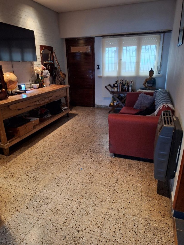 VENTA CASA 3 Amb +  DPTO. 2 Amb.     Z/ Bernardino Rivadavia
