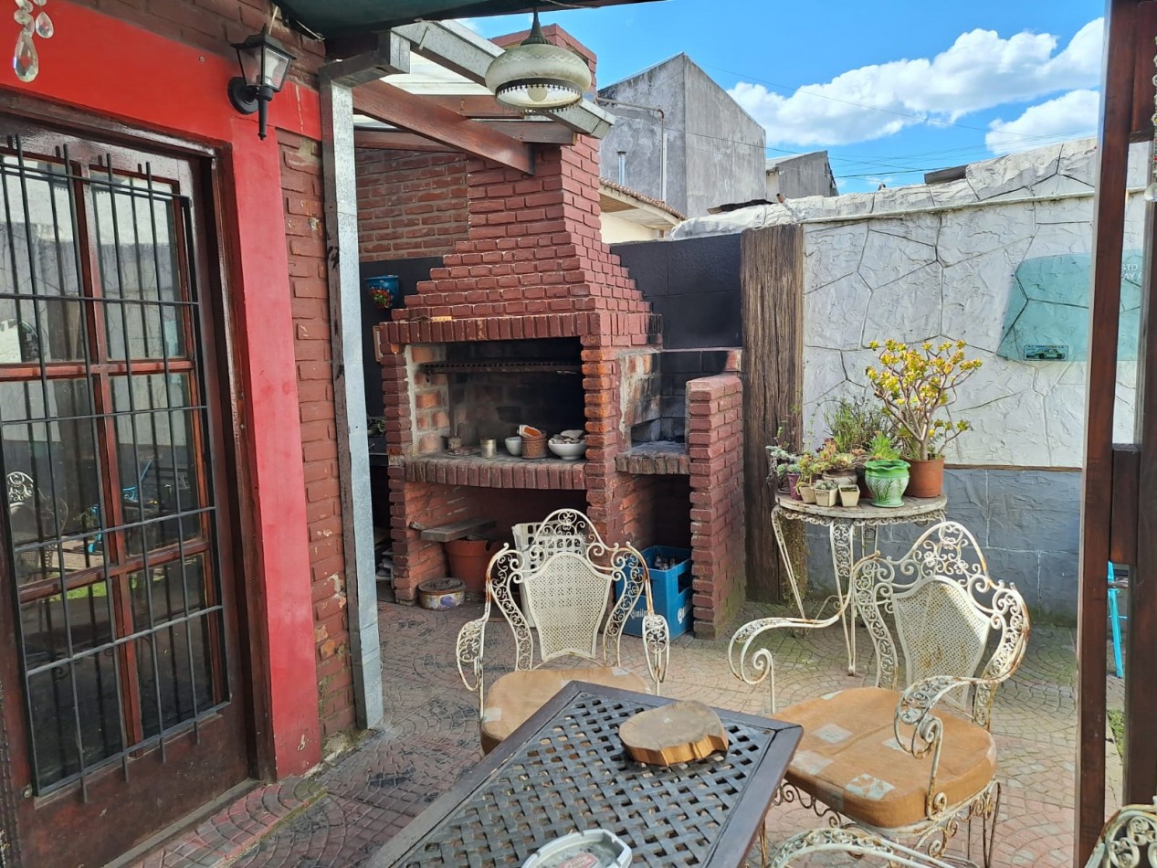 VENTA CASA 3 Amb +  DPTO. 2 Amb.     Z/ Bernardino Rivadavia