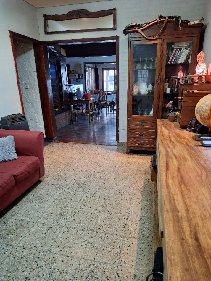 VENTA CASA 3 Amb +  DPTO. 2 Amb.     Z/ Bernardino Rivadavia