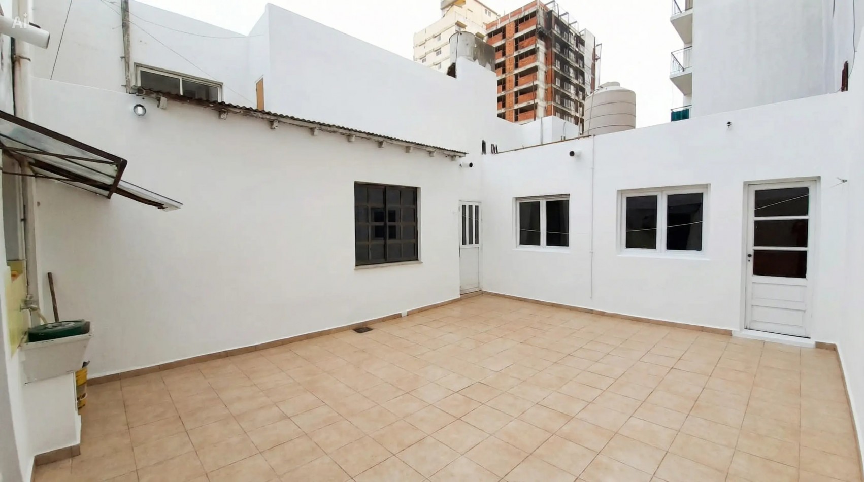 Lote con frente amplio y potencial de desarrollo - Zona comercial