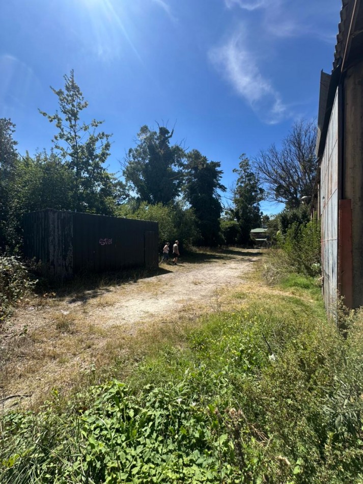 OFERTON  !!!  Venta Galpon con amplio lote Z/Bosque Alegre 