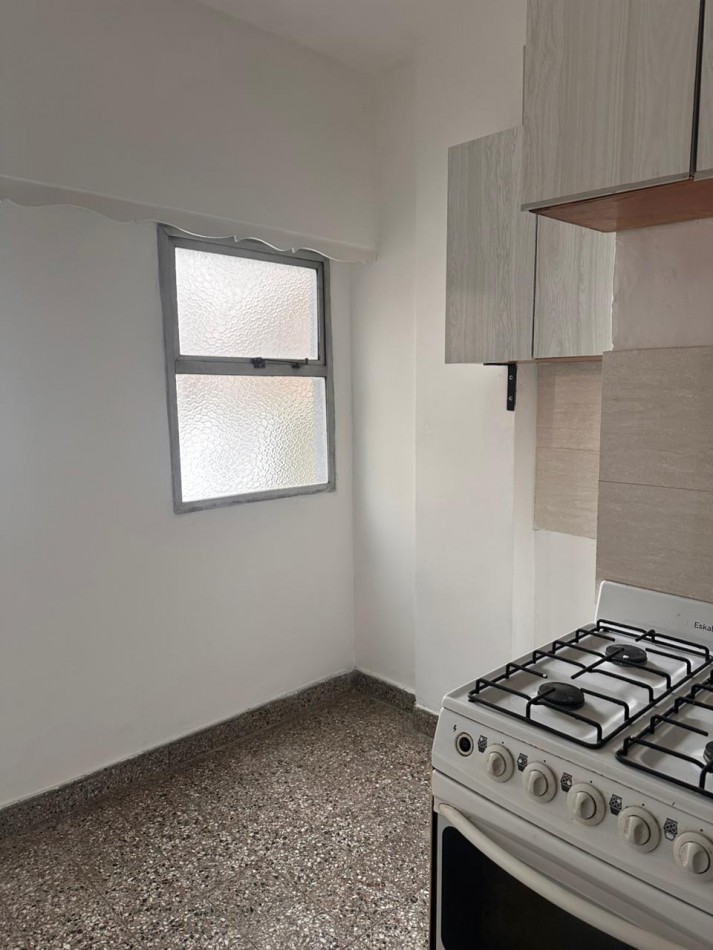OPORTUNIDAD. PLAZA MITRE . Departamento 3 Amb. Frente c/Dep. y Cochera