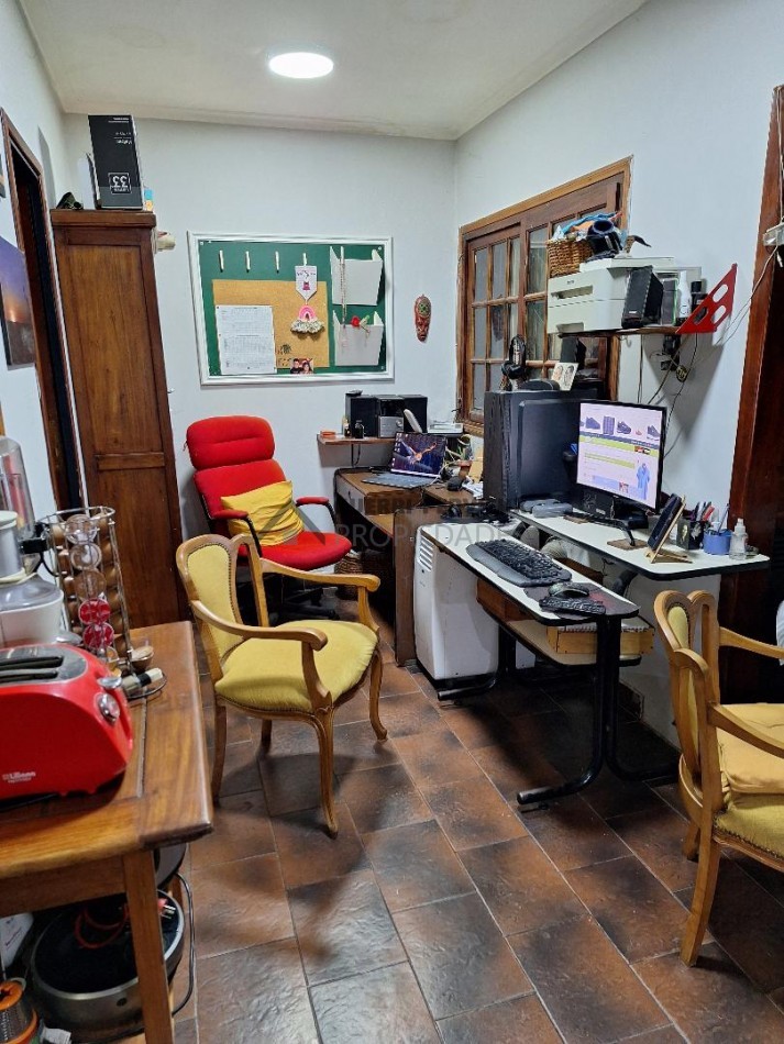 VENTA CASA 3 Amb +  DPTO. 2 Amb.     Z/ Bernardino Rivadavia