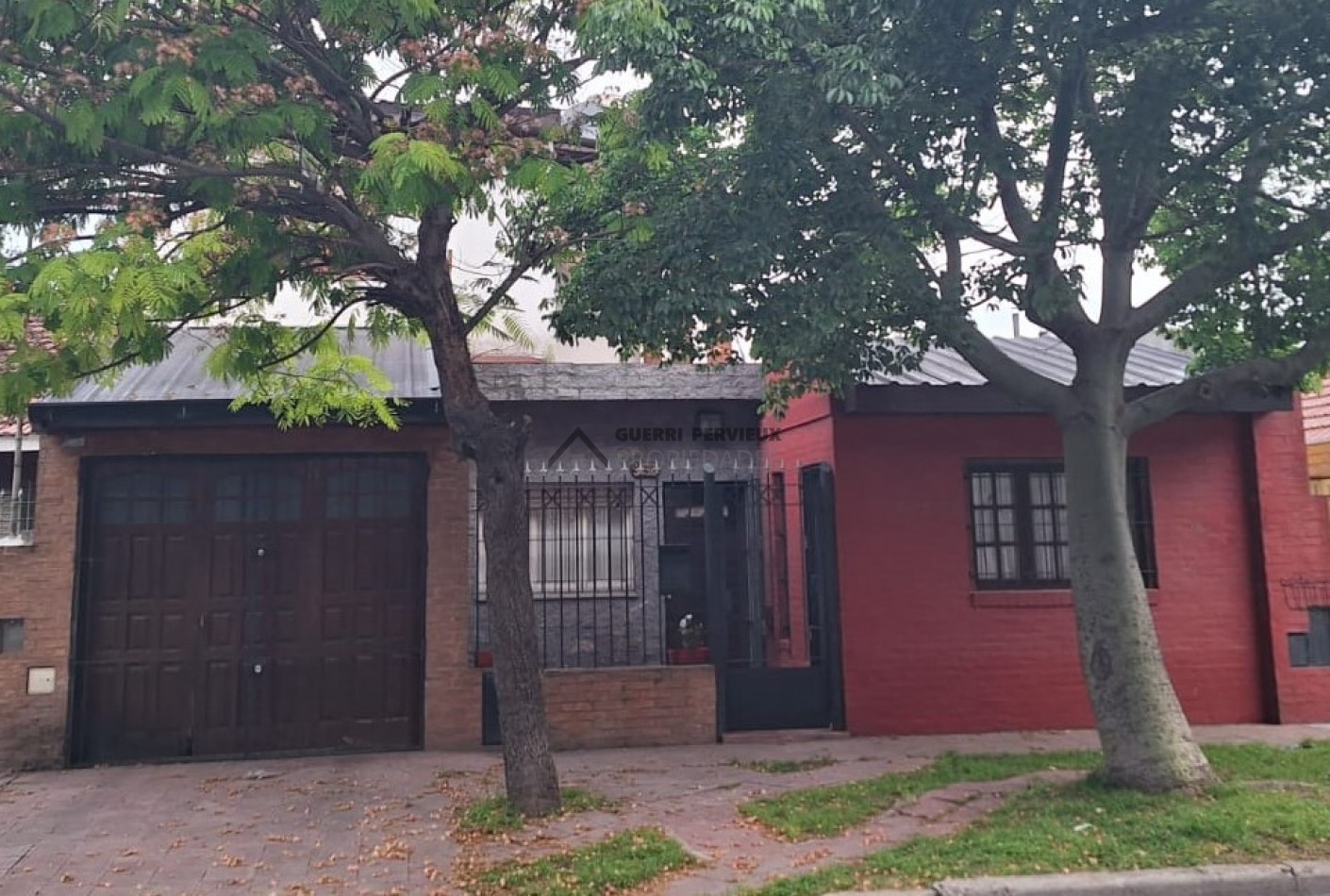 VENTA CASA 3 Amb +  DPTO. 2 Amb.     Z/ Bernardino Rivadavia