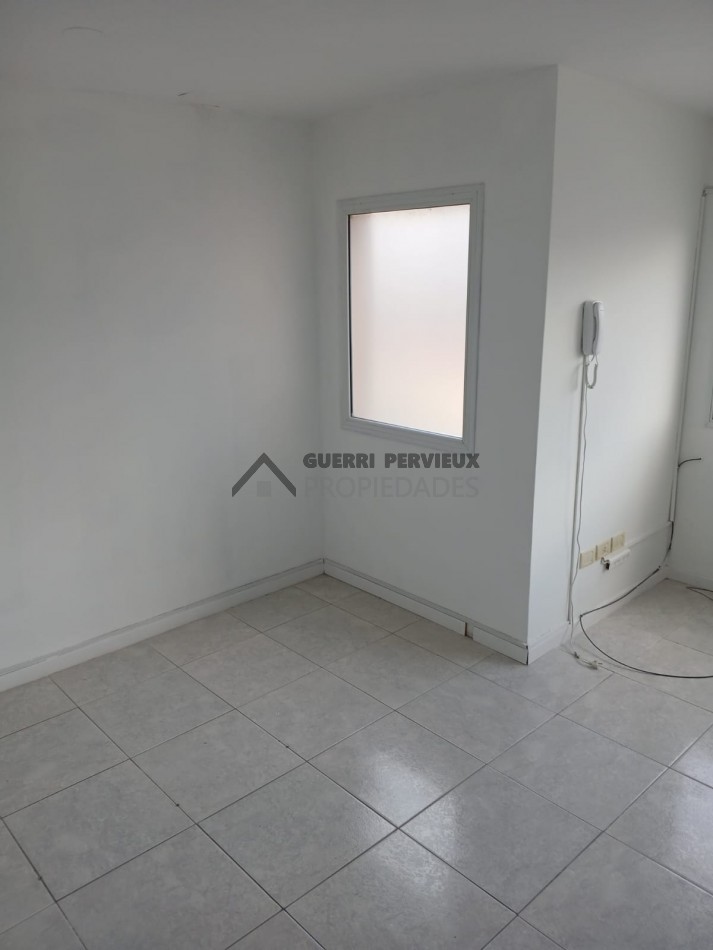 Alquiler Comercial - Oficina en Zona Guemes en 1° piso 
