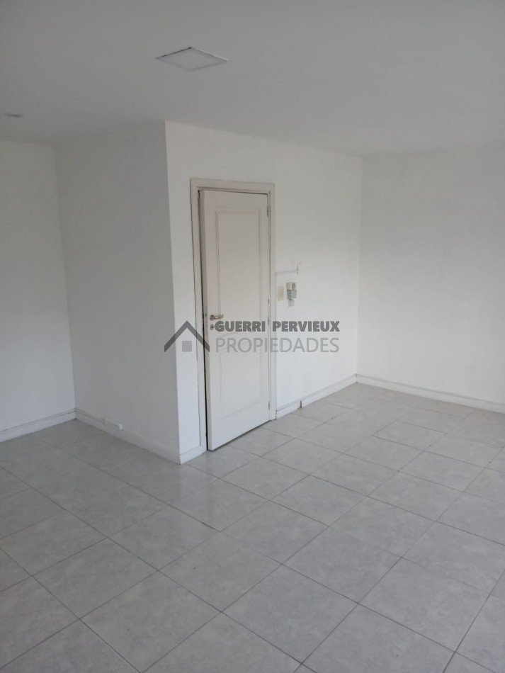 Alquiler Comercial - Oficina en Zona Guemes en 1° piso 