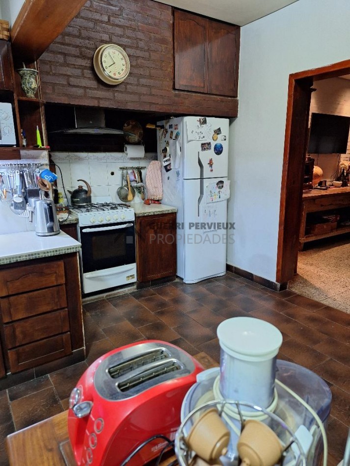 VENTA CASA 3 Amb +  DPTO. 2 Amb.     Z/ Bernardino Rivadavia