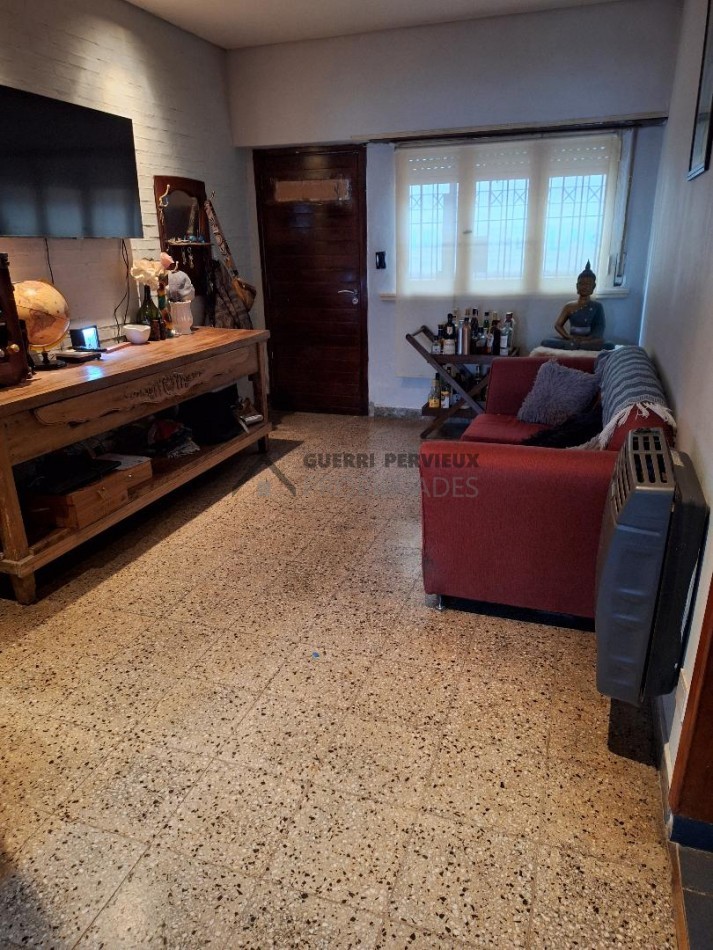 VENTA CASA 3 Amb +  DPTO. 2 Amb.     Z/ Bernardino Rivadavia