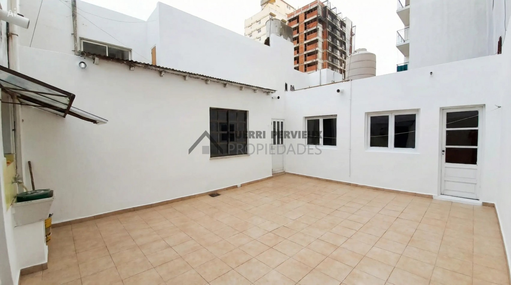 Lote con frente amplio y potencial de desarrollo - Zona comercial