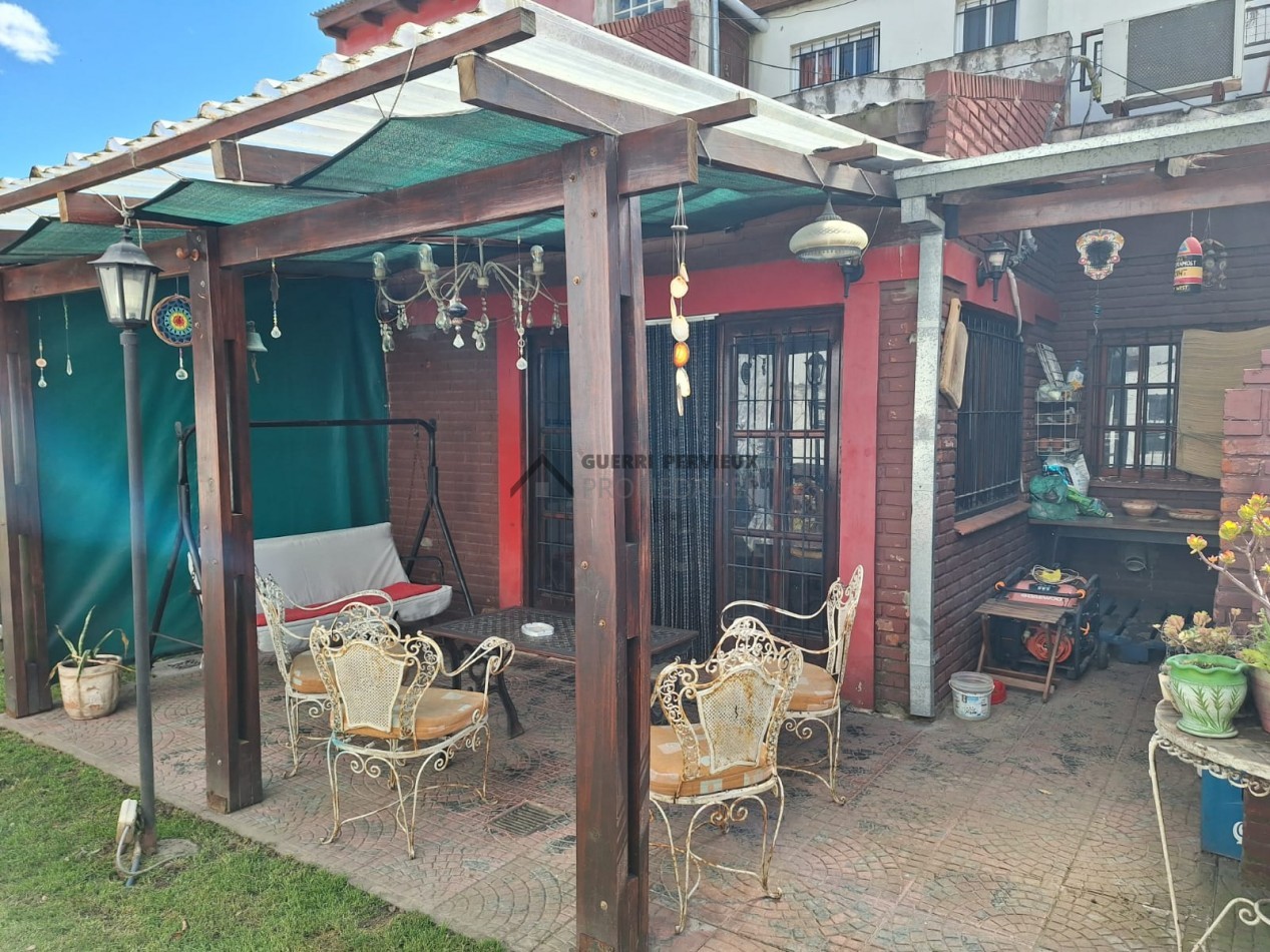 VENTA CASA 3 Amb +  DPTO. 2 Amb.     Z/ Bernardino Rivadavia