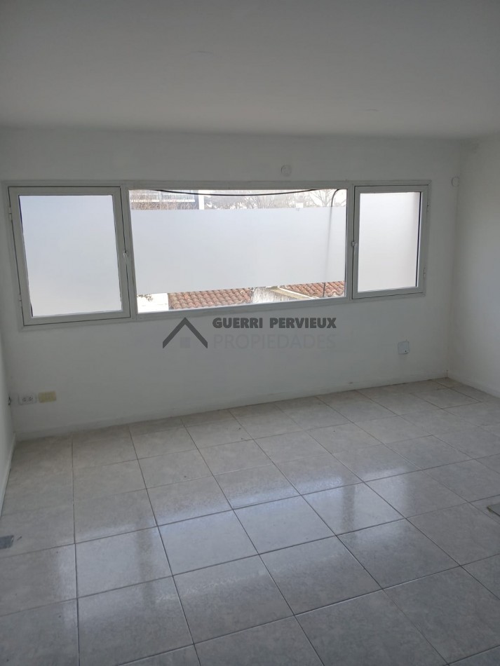 Alquiler Comercial - Oficina en Zona Guemes en 1° piso 